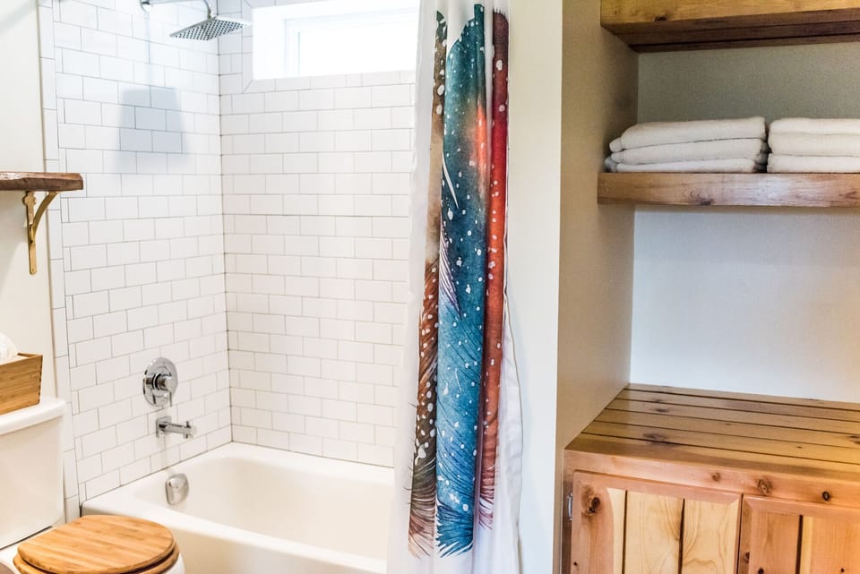 Rain shower head + soaking tub
