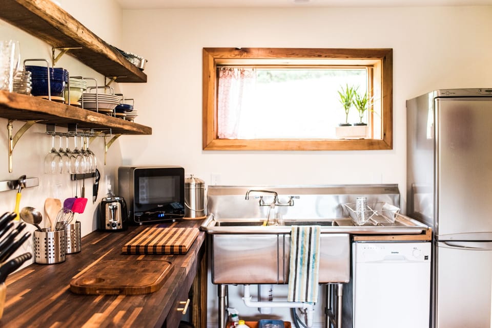 Nice big stainless steel sink + dish washer