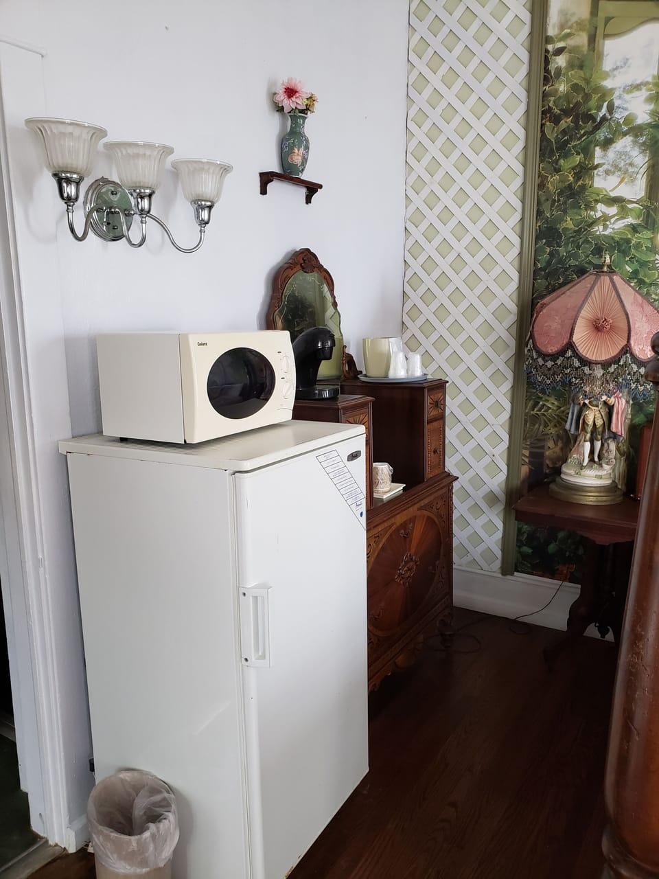 Antique Jacuzzi | Living area | LCD TV