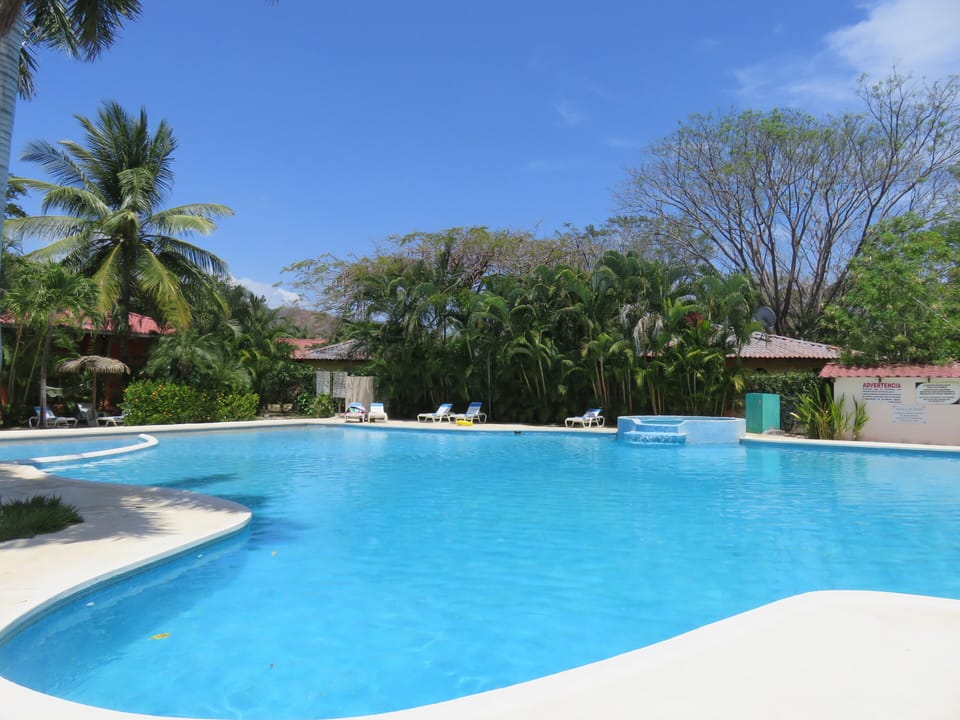 Refreshing sparkling Pool