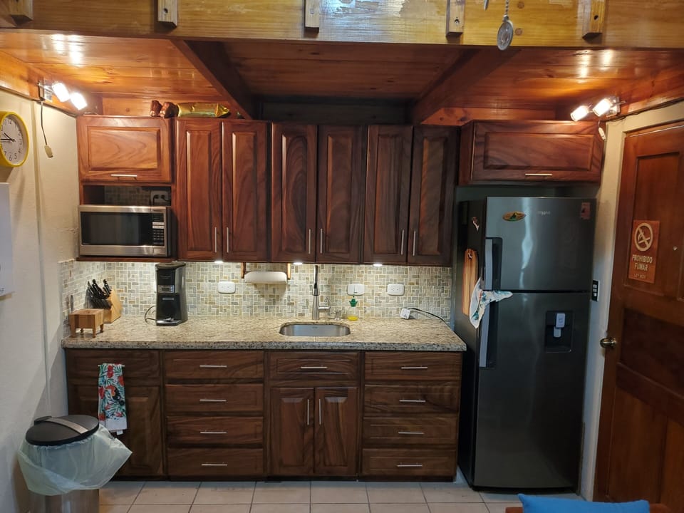 Beautiful newly updated Granite Kitchen with LED under counter lighting