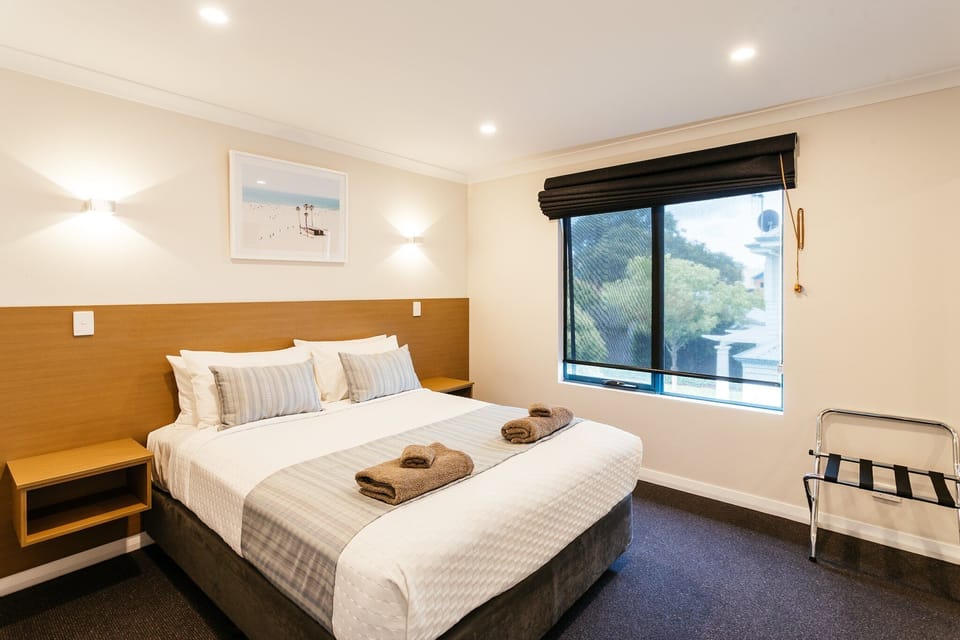 Esplanade 2-bedroom King Spa Queen Room