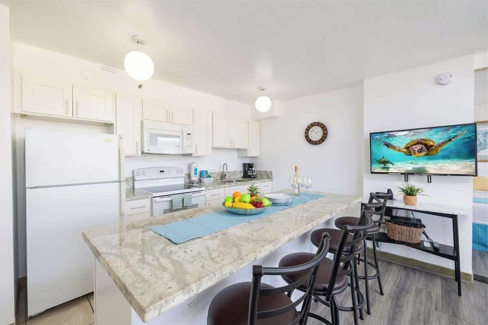 Prepare delicious meals in this fully-equipped kitchen!