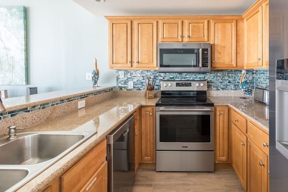 Fully equipped kitchen with all new appliances and beautiful new backsplash