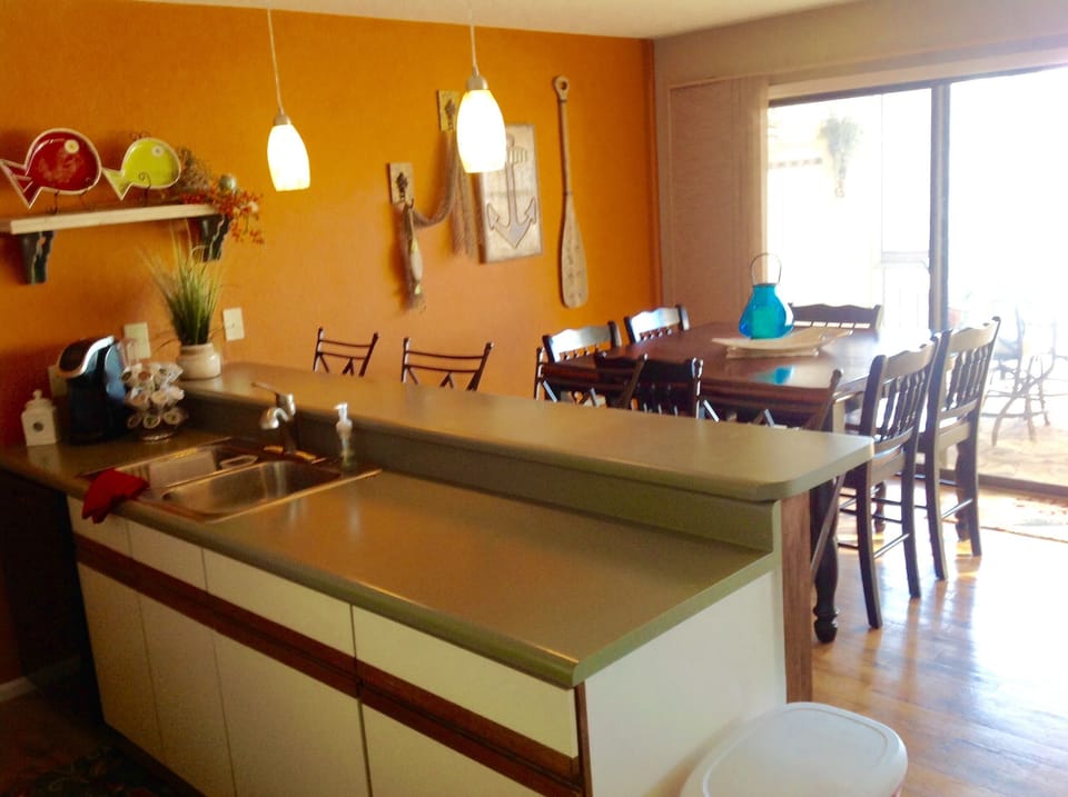 Kitchen dining are opens up to screen in patio
