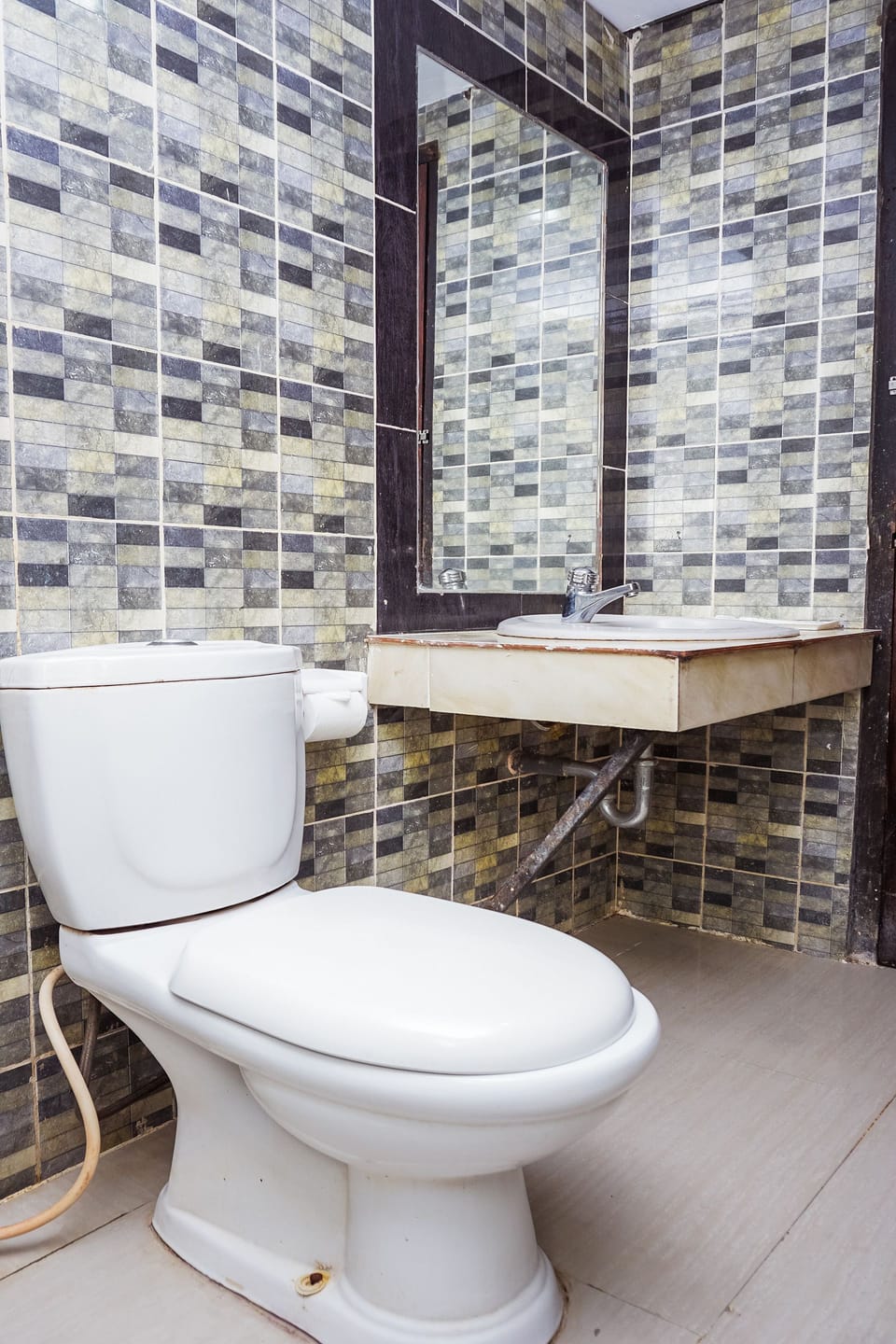 Shower, free toiletries, slippers