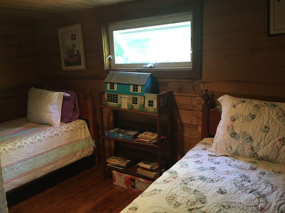 Upstairs bedroom2