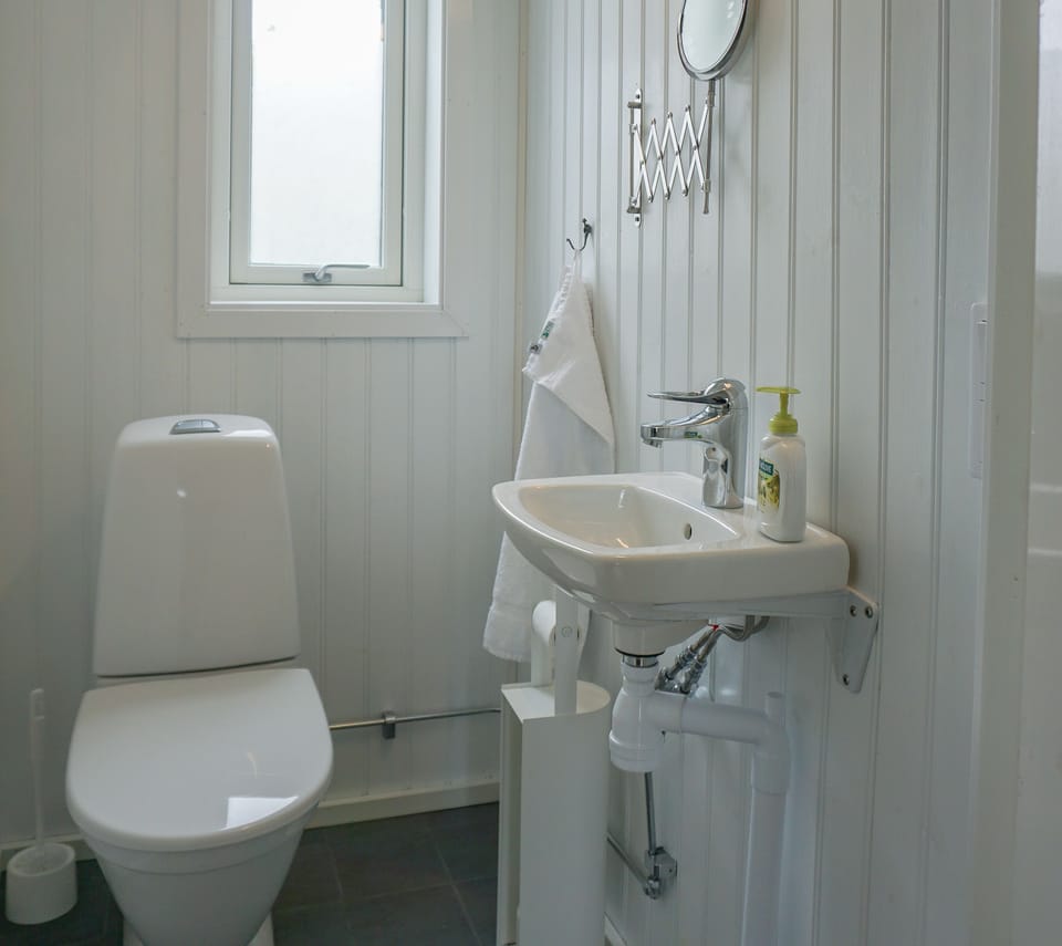 Classic Double or Twin Room, Garden View (Private Toilet) | Bathroom sink