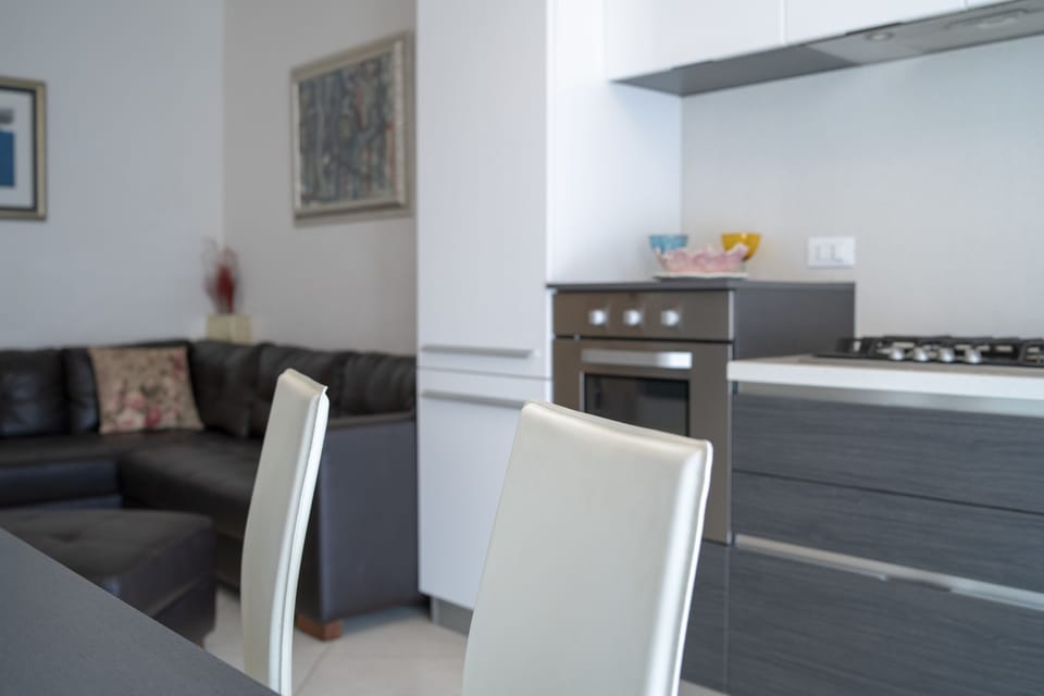 Apartment, 2 Bedrooms | In-room dining