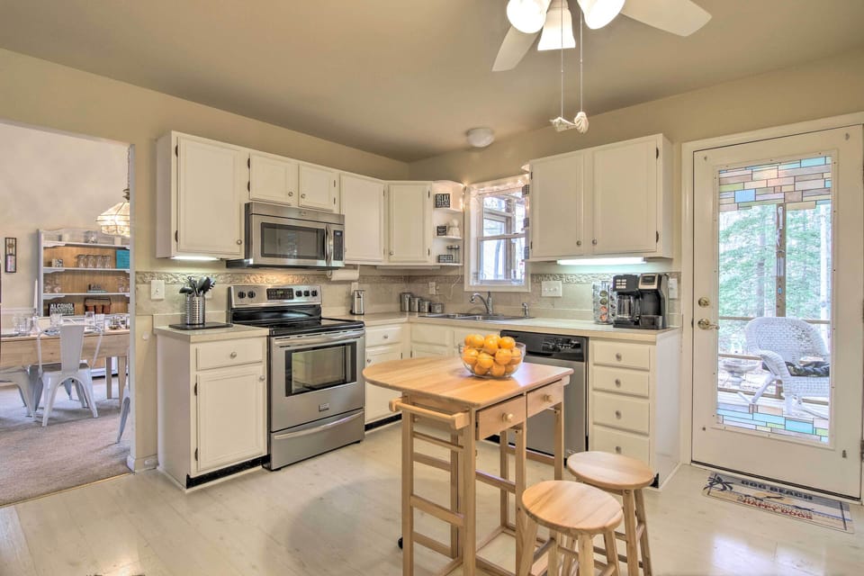 Kitchen | Equipped w/ Cooking Basics