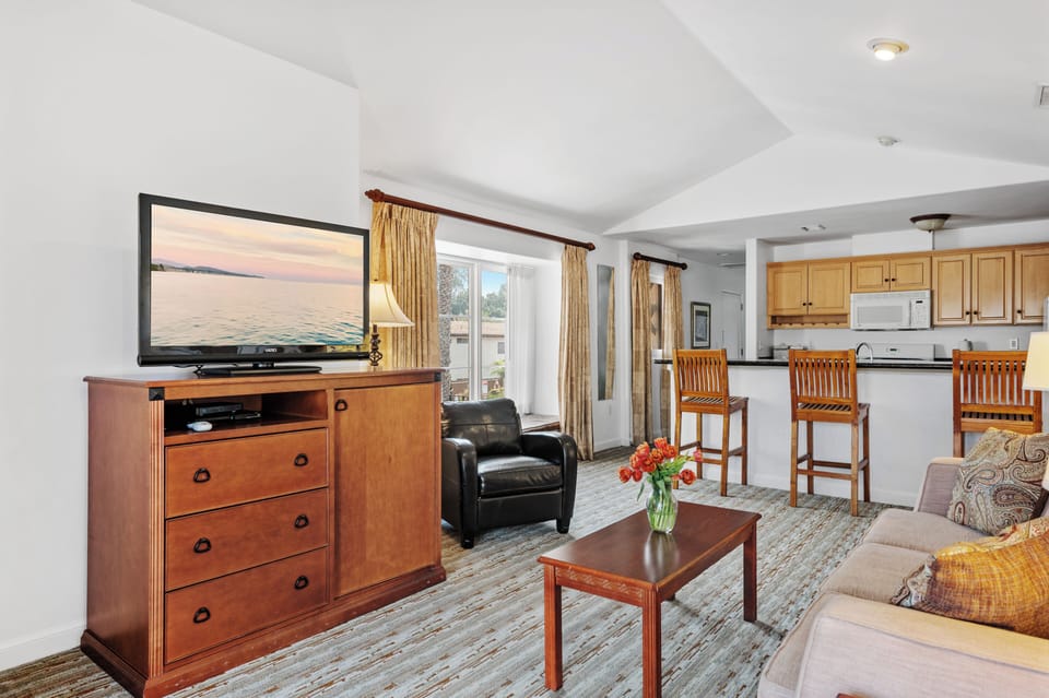 Del Mar Penthouse Suite #5 | Private kitchen | Coffee/tea maker, fridge