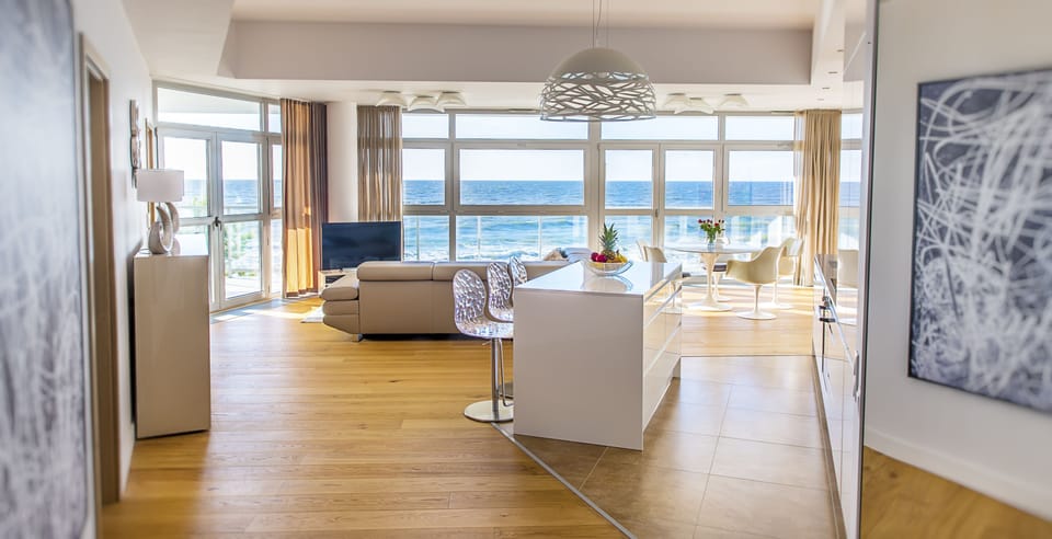 Luxury Apartment, Sea View (III) | Iron/ironing board, cribs (surcharge), WiFi (free), bed sheets
