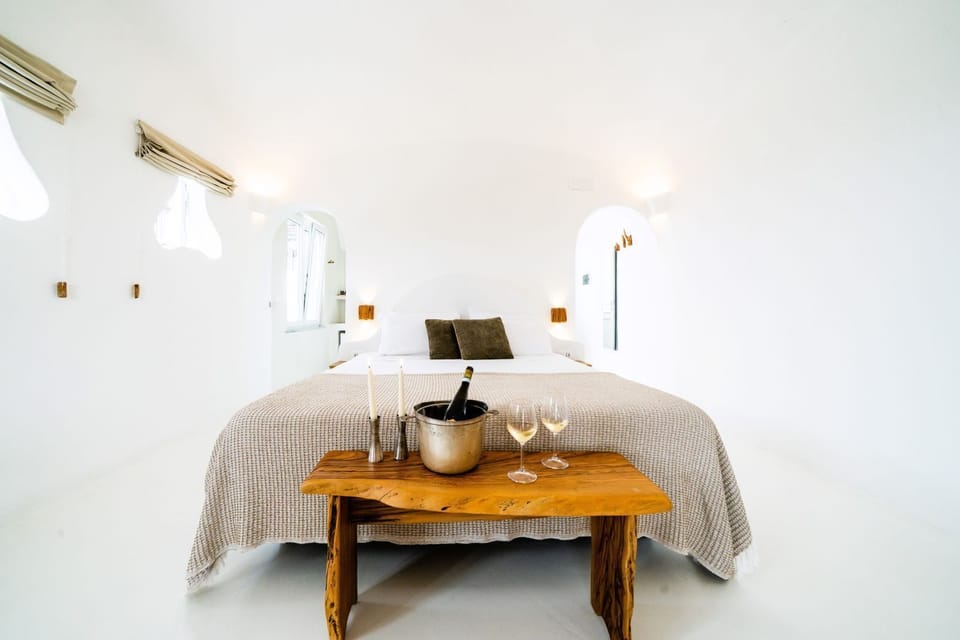 Junior Room | Premium bedding, down comforters, in-room safe, individually decorated