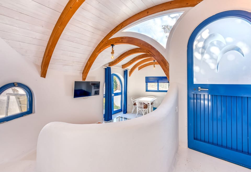 Duplex | Living area | 42-inch flat-screen TV with satellite channels, TV