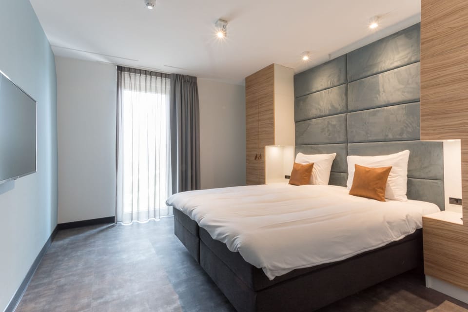 Family Suite (6 Guests) | Hypo-allergenic bedding, free WiFi, bed sheets