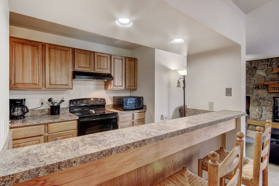 Condo, 2 Bedrooms | Private kitchen | Fridge, oven, coffee/tea maker, toaster