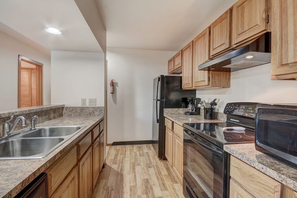 Condo, 2 Bedrooms | Private kitchen | Fridge, oven, coffee/tea maker, toaster
