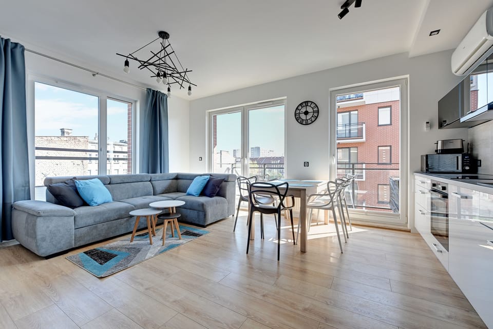 Superior Apartment, 2 Bedrooms, Balcony (Dluga Grobla 10/84) | Living room | Smart TV, Netflix