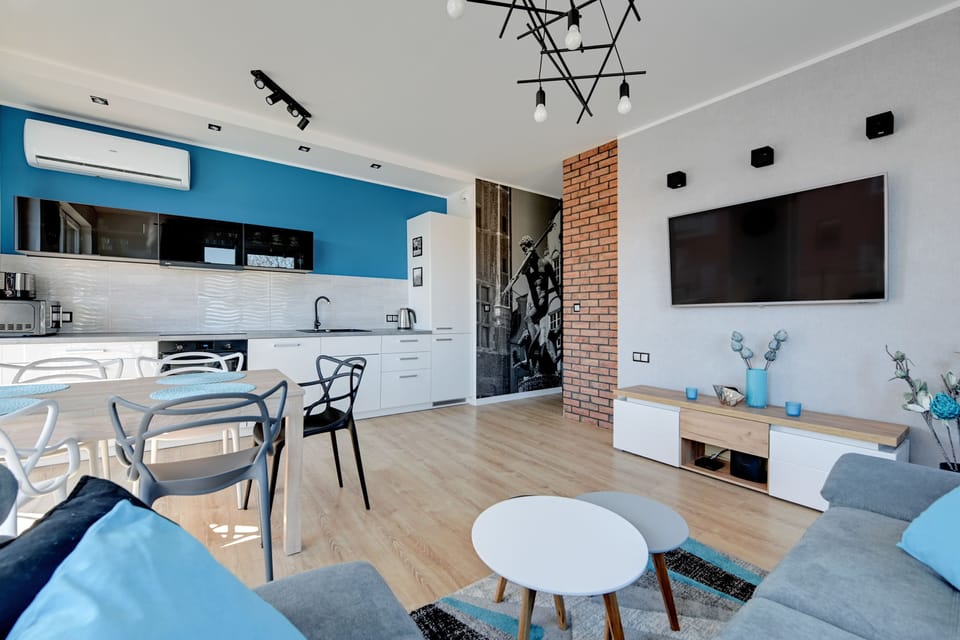 Superior Apartment, 2 Bedrooms, Balcony (Dluga Grobla 10/84) | Television