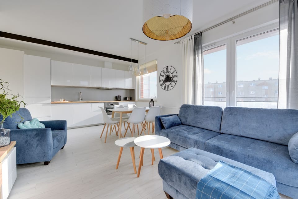 Superior Apartment, 2 Bedrooms, Balcony (Dluga Grobla 10/35) | Living room | Smart TV, Netflix