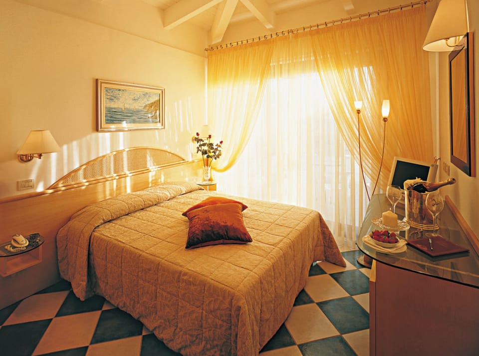 Minibar, in-room safe, desk, cribs/infant beds