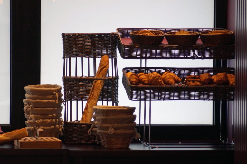 Daily buffet breakfast for a fee