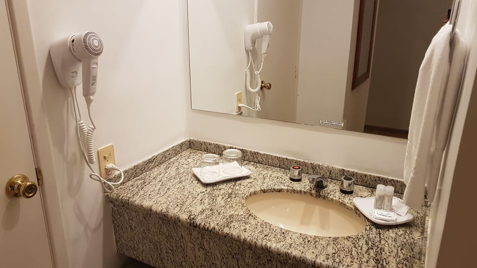 Suite | Bathroom | Shower