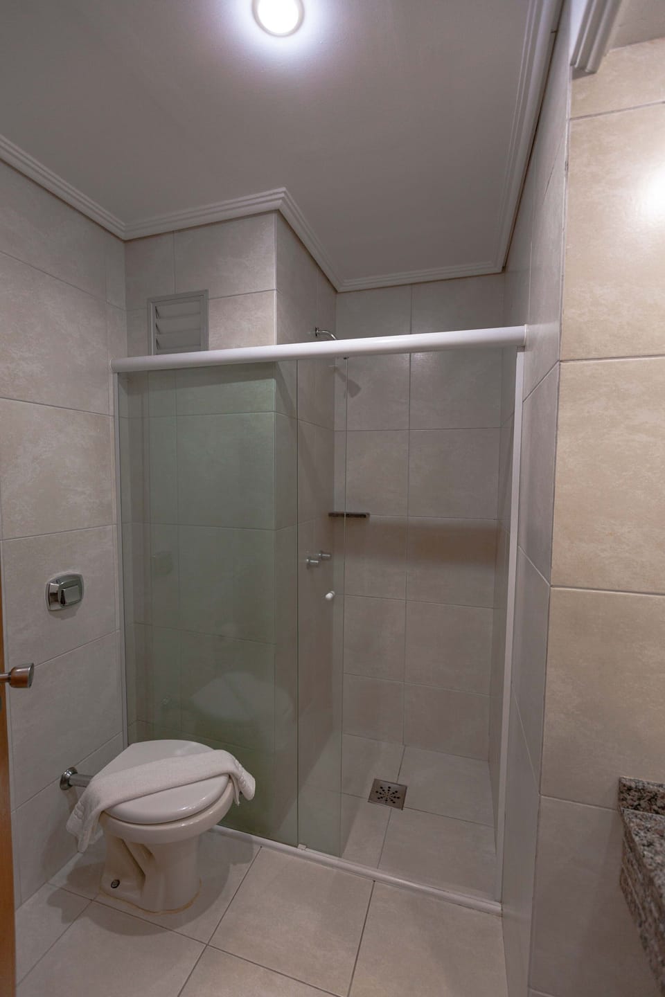 Superior Double Room | Bathroom | Free toiletries, towels