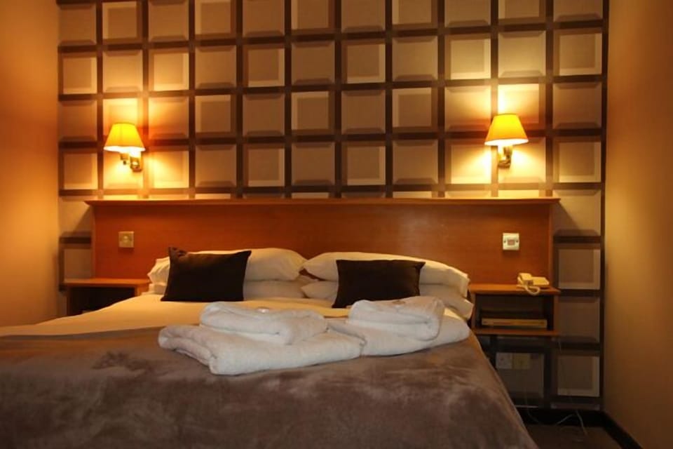 Double Room | Desk, iron/ironing board, travel crib, free WiFi