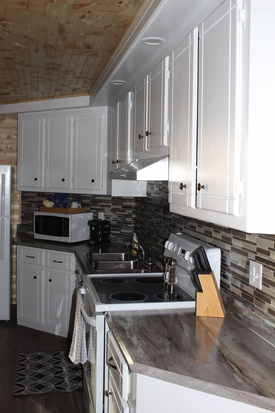 Fisherman Kitchenette Unit | Private kitchen | Fridge, microwave, coffee/tea maker, electric kettle