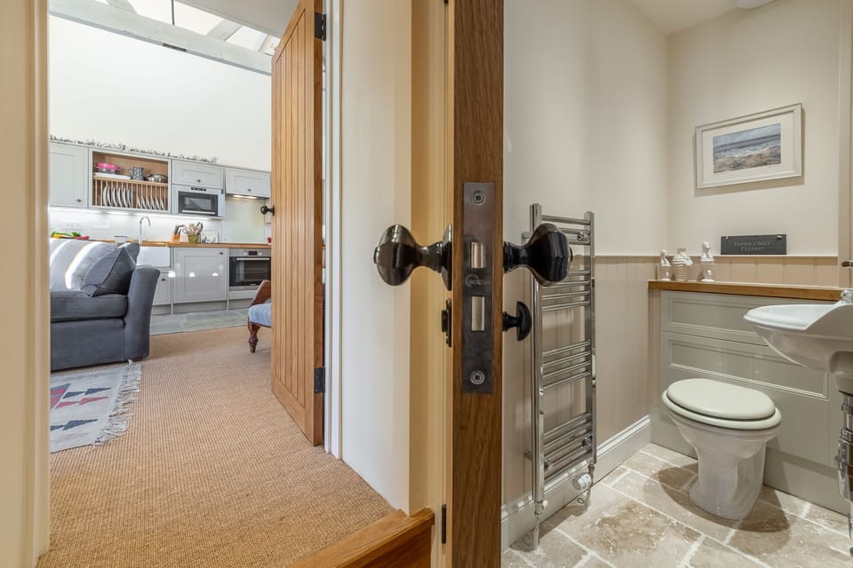 Ground floor: Cloakroom
