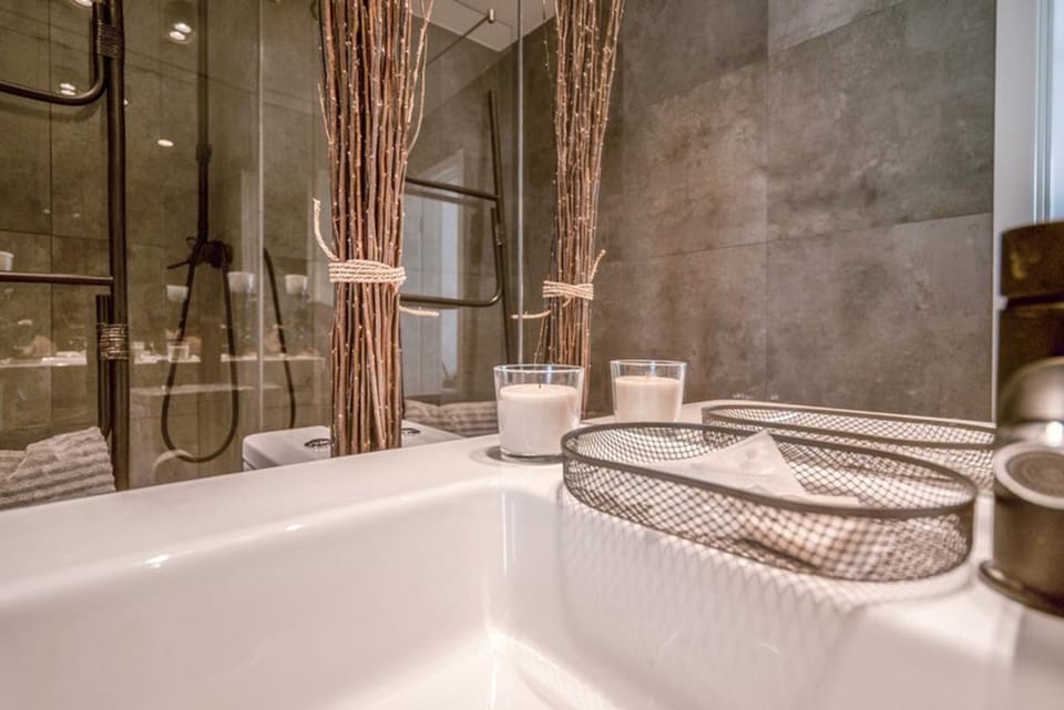 Standard Double Room, Non Smoking, City View | Bathroom | Shower, hair dryer, soap, shampoo
