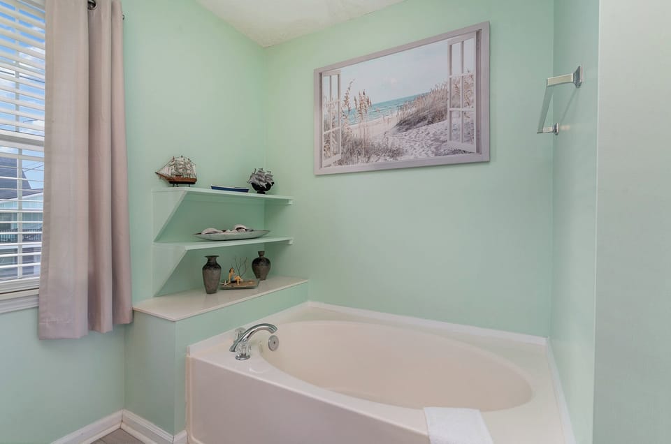 Master Tub