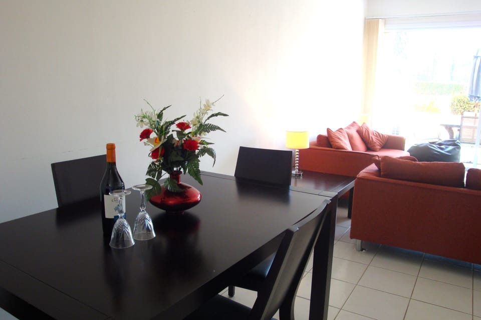 Open plane living / dinning