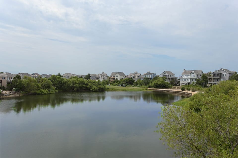 L32: Cloudless Day | Top Level Deck View