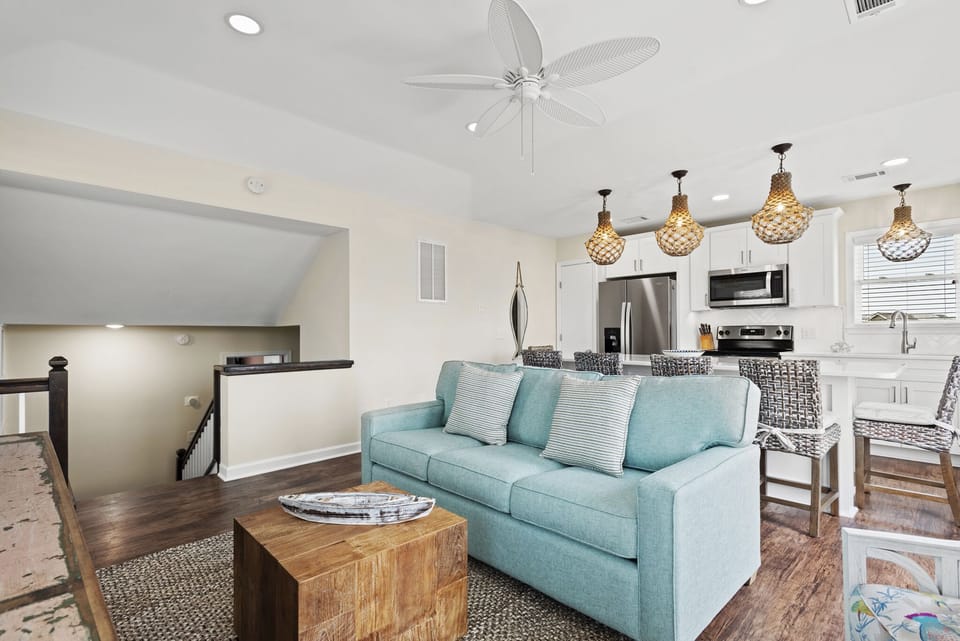 L32: Cloudless Day | Top Level Living Area