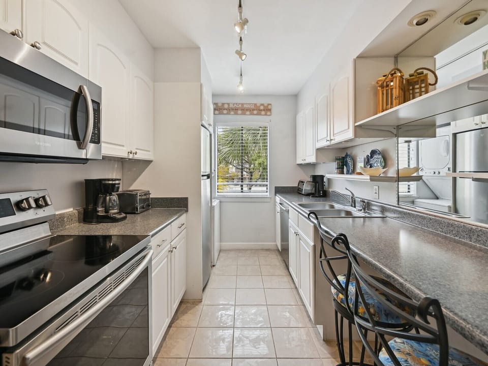 Kitchen at 152 Island Club