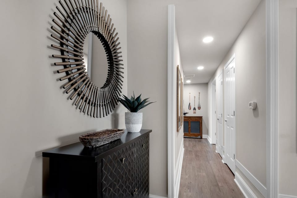 FOYER & HALLWAY