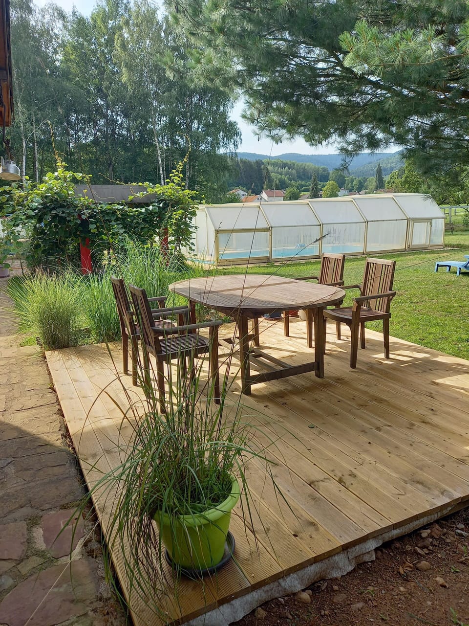 Outdoor dining