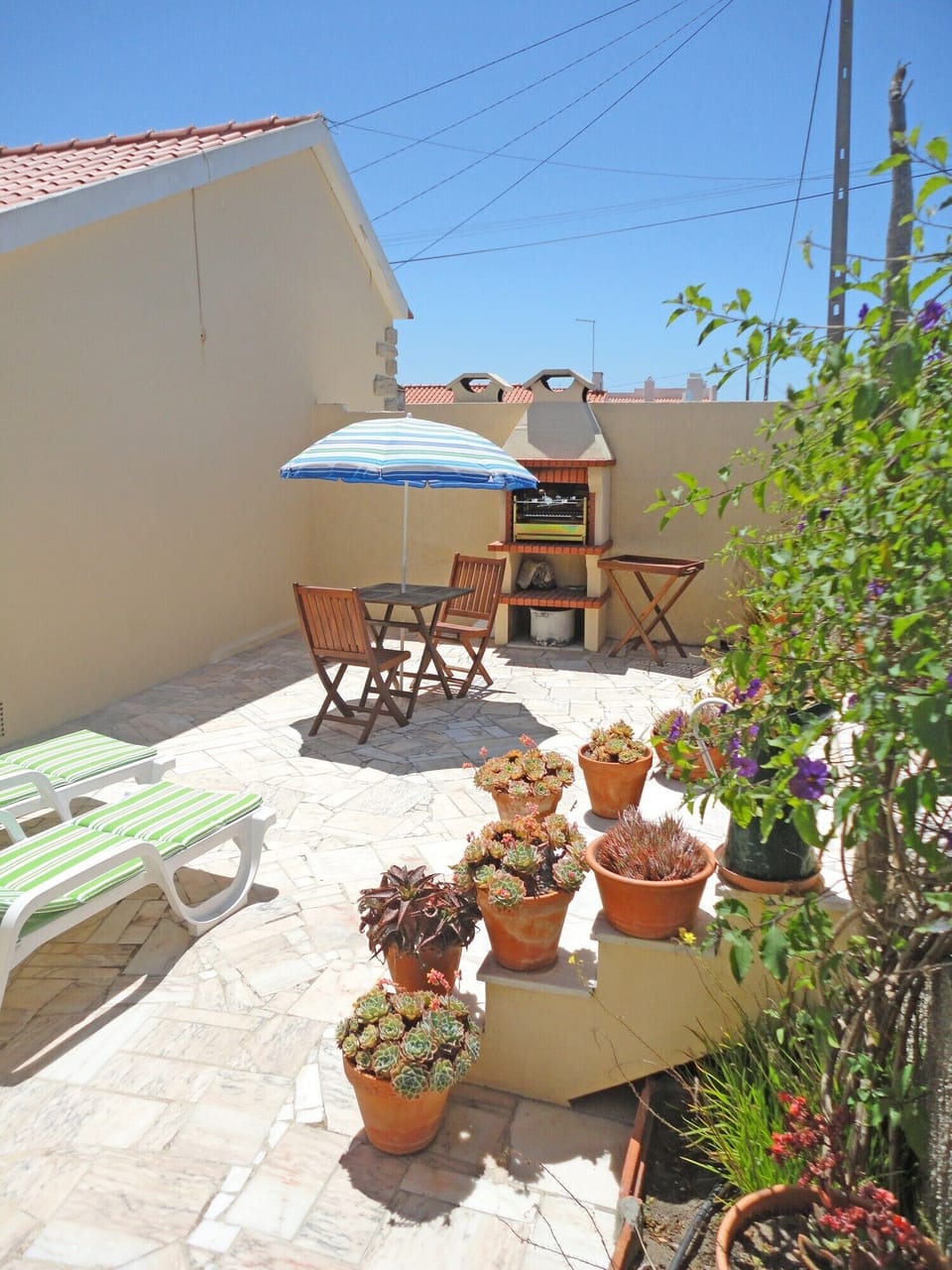 Casa da Olga, Garden with BBQ