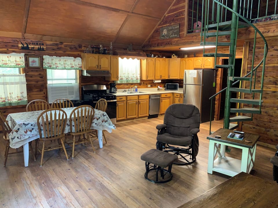 Swivel/reclining chairs to converse with anybody. Watch them cook while relaxing