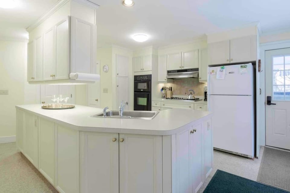 "The kitchen had everything we needed to prepare meals." - Kate, *****