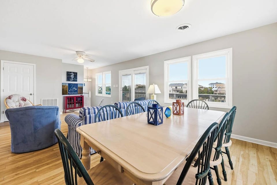 Top-Level Dining Room with Table (seats 8)