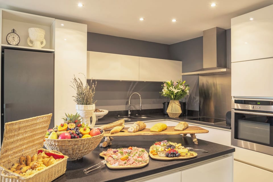 Mas Sarah, 5 chambres piscine chauffée et jardin | Private kitchen | Espresso maker, coffee/tea maker, electric kettle