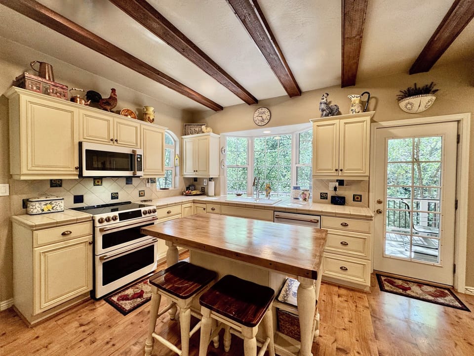 Fully equipped kitchen with dishwasher and all upgraded appliances. 