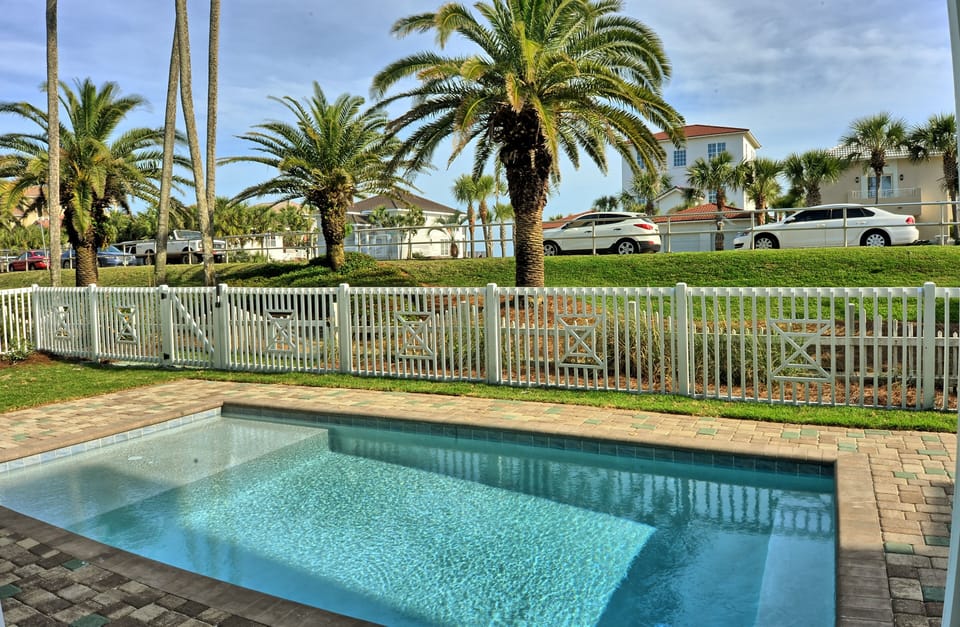 15 X 25 pool with tanning shelf, can heat for small fee
