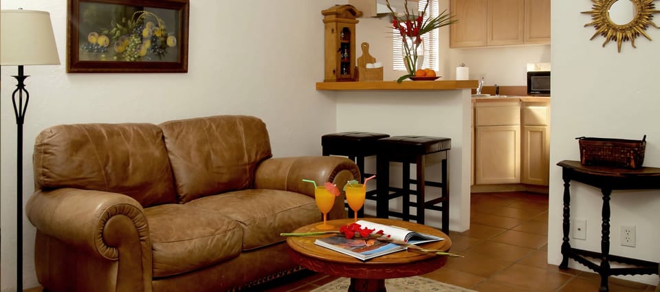 Townhouse | Living area | Flat-screen TV, DVD player