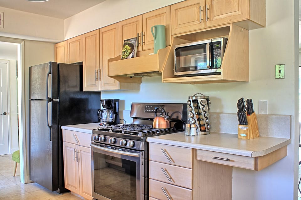 "The kitchen was large enough for all of us to be involved in cooking Thanksgiving dinner. The messages from Kim & the guest book at the house gave us all the information that we needed for the house and the area." -Raedell H., West Valley City, UT