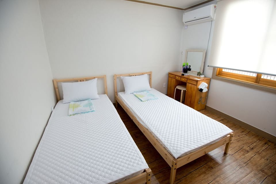 Twin Room | Soundproofing, free WiFi, bed sheets