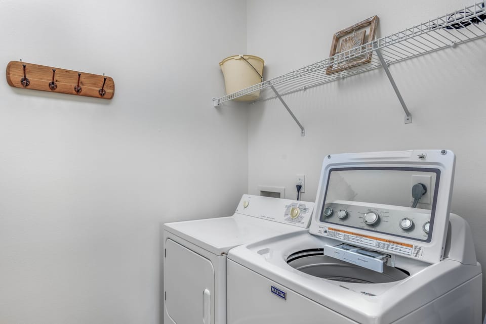 Full Size Washer & Dryer in Unit